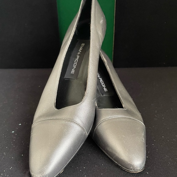 60’s Style Silver Metallic Heels - Picture 3 of 4